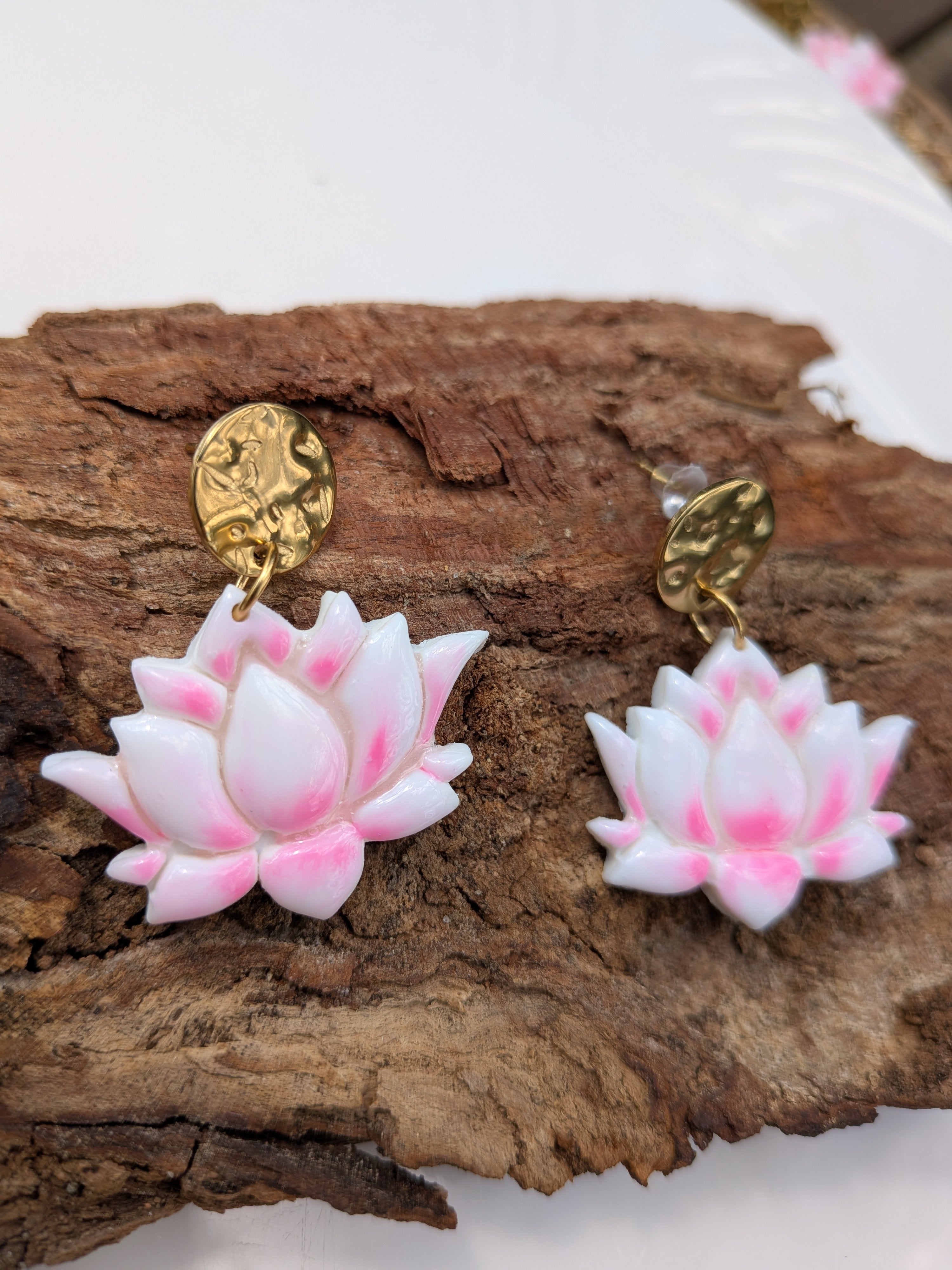 Boucles d'oreilles lotus courtes