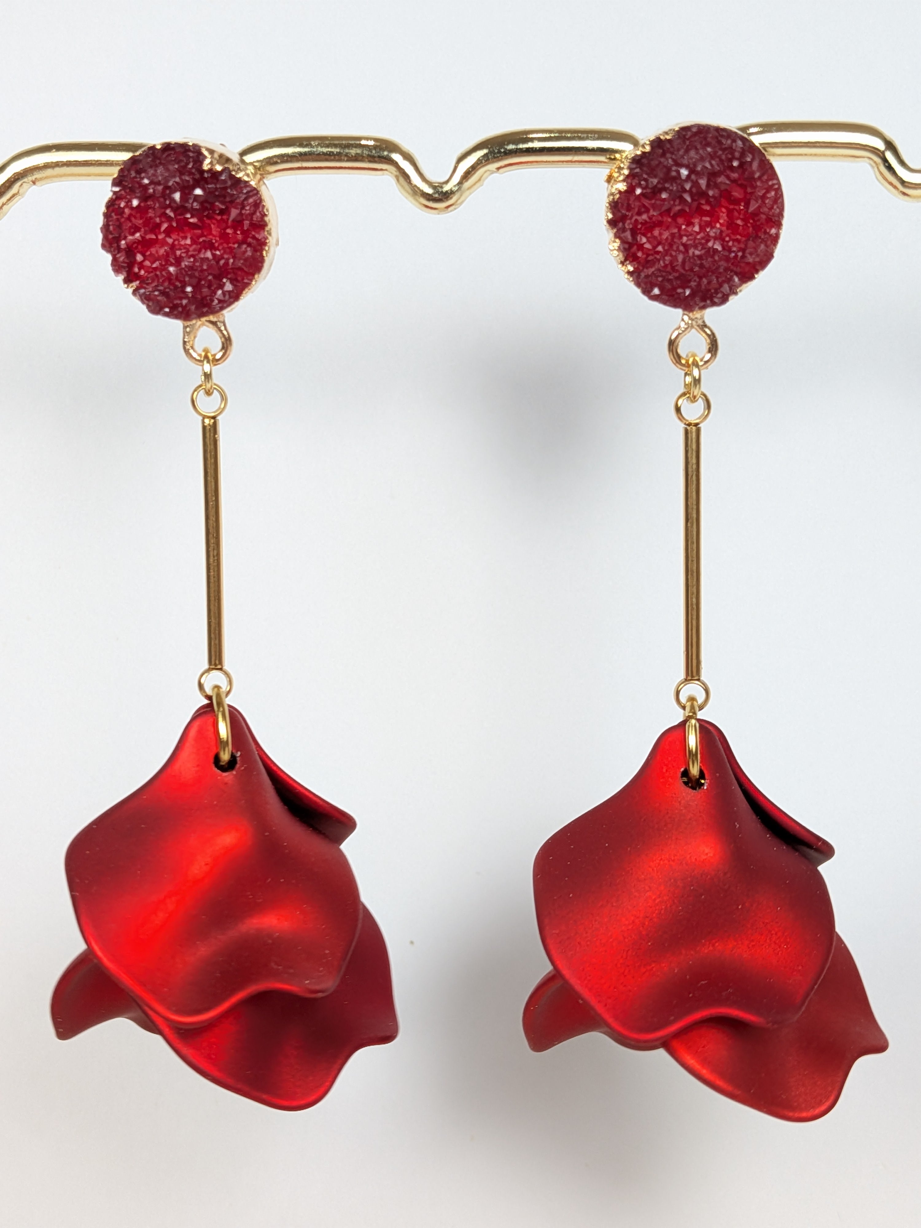Boucles d'oreilles pendantes pétales acryliques colorées – Collection Arabella