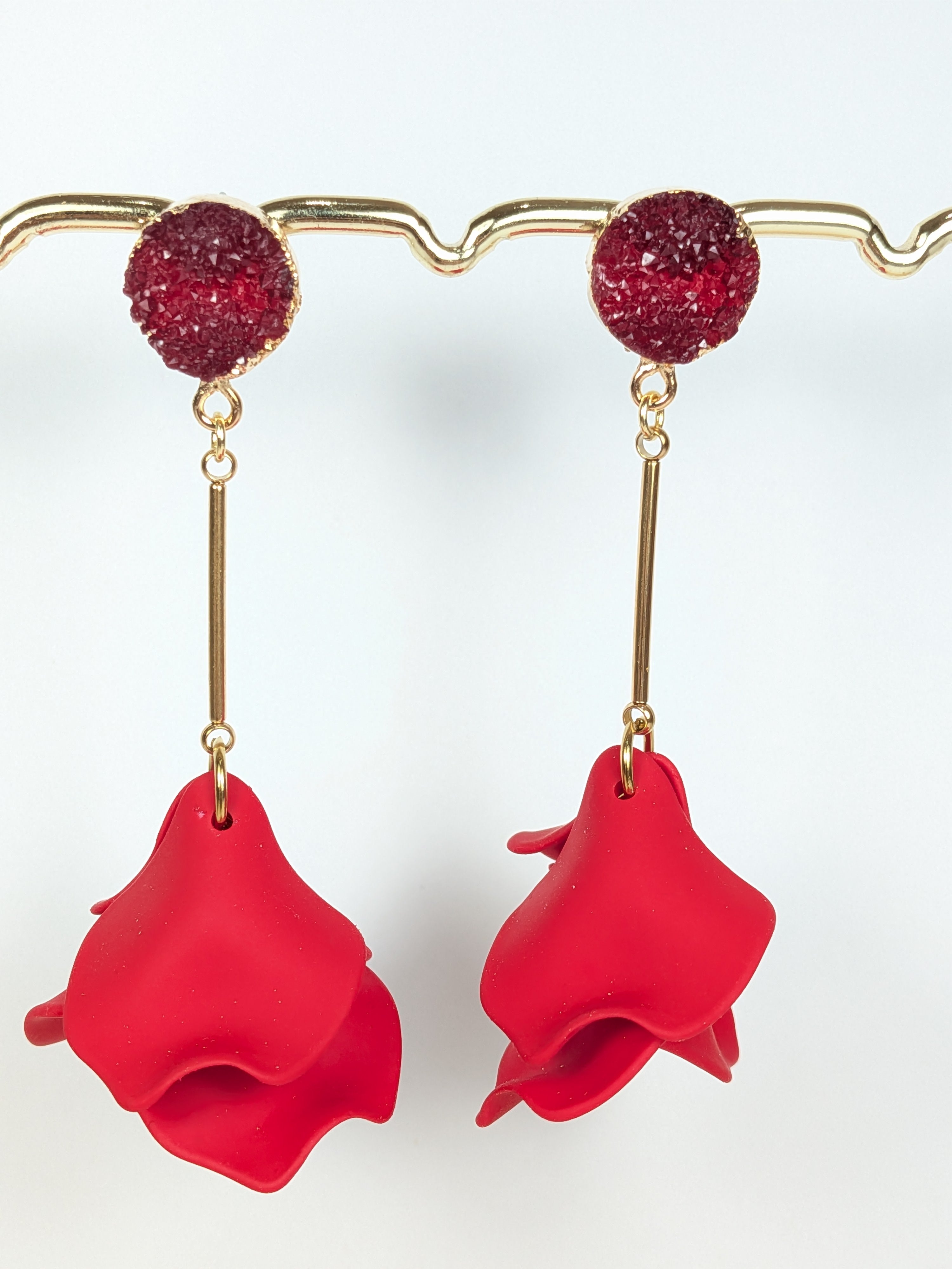 Boucles d'oreilles pendantes pétales acryliques colorées – Collection Arabella