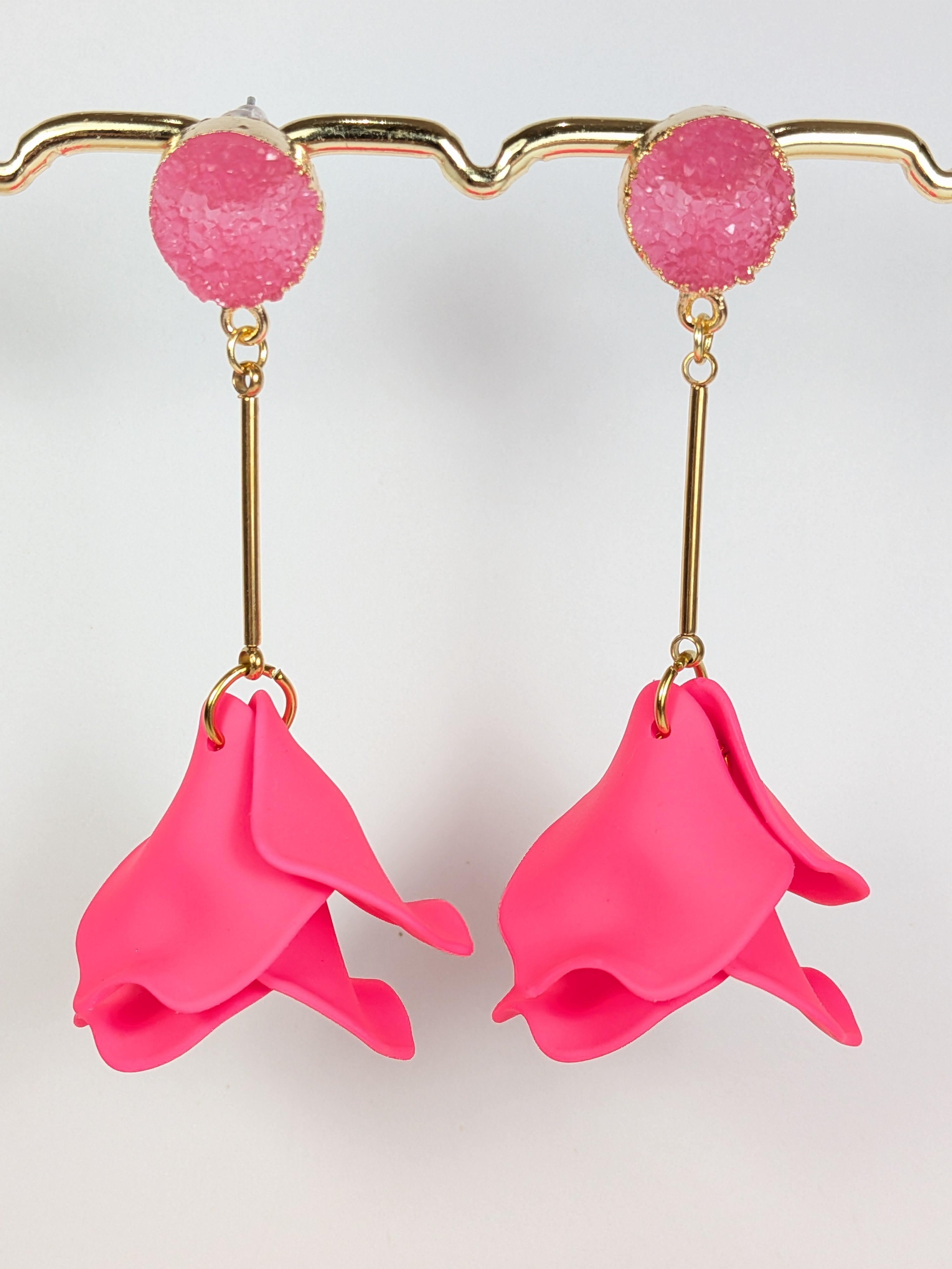 Boucles d'oreilles pendantes pétales acryliques colorées – Collection Arabella
